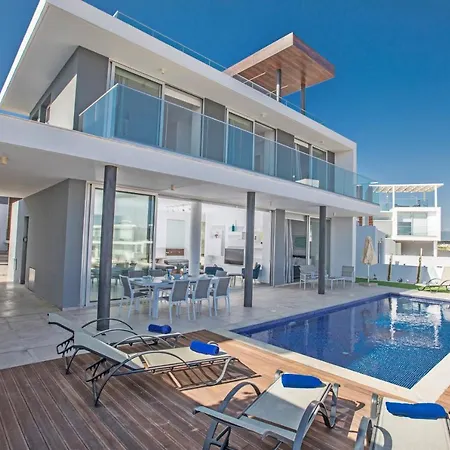 Oli Vine Villa Protaras