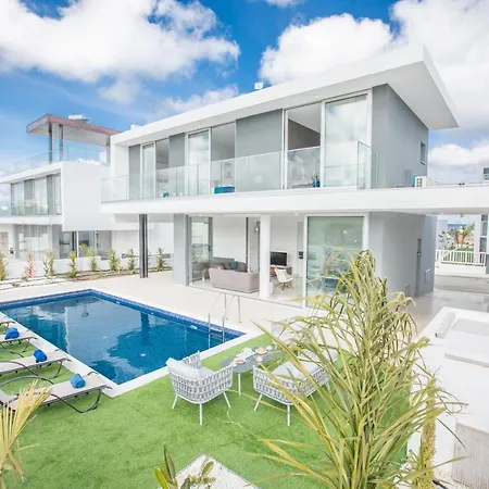 Oli Vine Villa Protaras